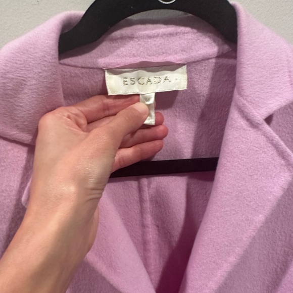 Lovely color Escada jacket very good condition - Picture 2 of 4